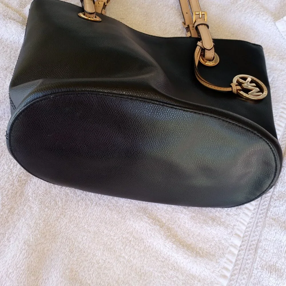 Michael Kors black shoulder bag ****